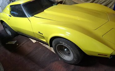 Chevrolet-corvette-stingray-1976-yellow