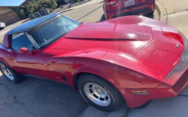 Chevrolet-corvette-stingray-1982-1