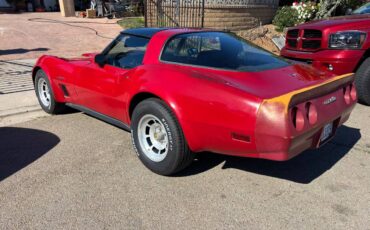 Chevrolet-corvette-stingray-1982-3