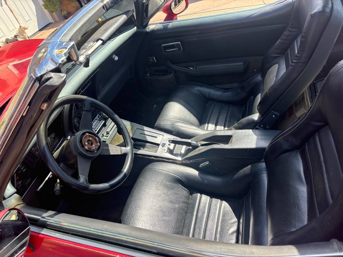 Chevrolet-corvette-stingray-1982-6