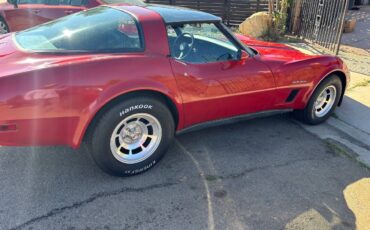 Chevrolet-corvette-stingray-1982-7