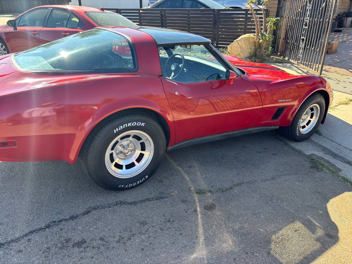 Chevrolet-corvette-stingray-1982-7