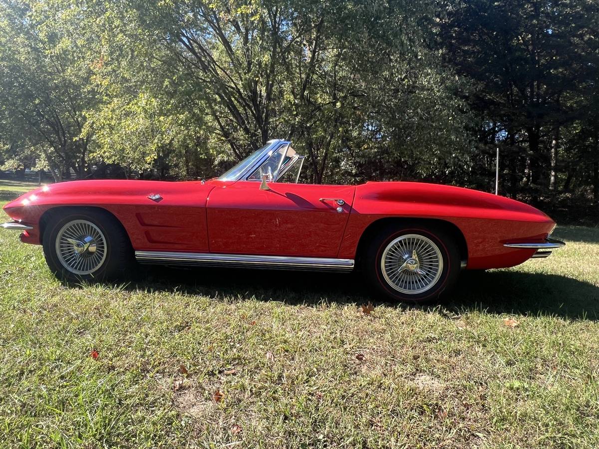 Chevrolet-corvette-stingray-convertible-1964-red-1