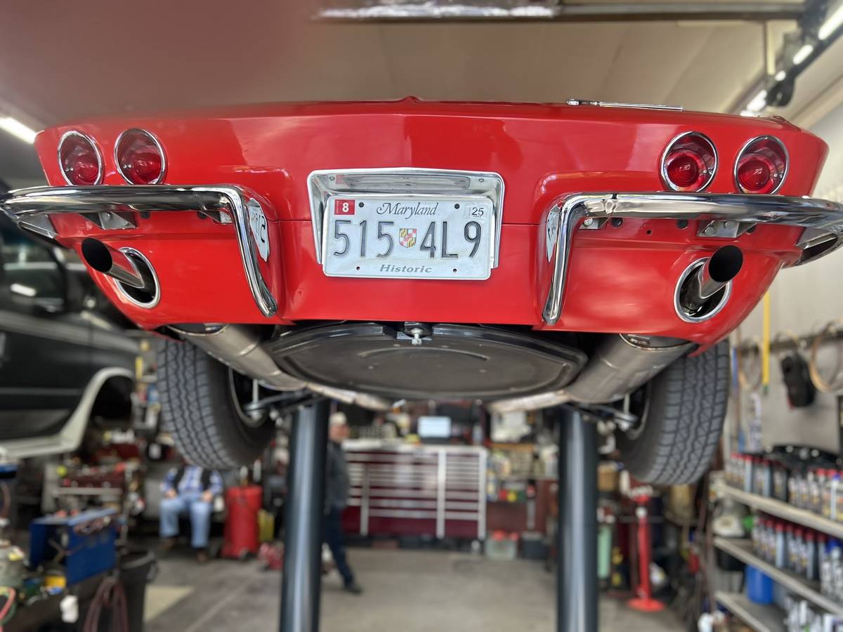 Chevrolet-corvette-stingray-convertible-1964-red-12