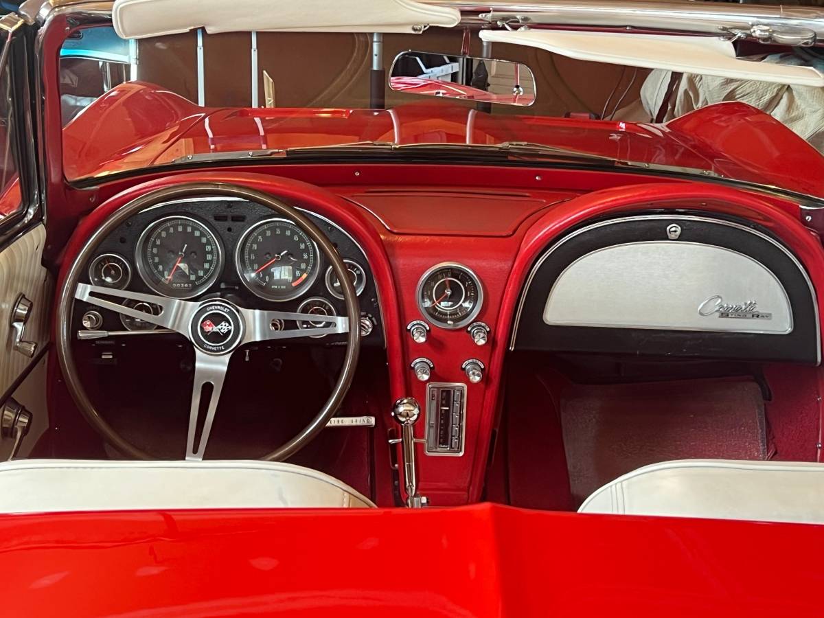 Chevrolet-corvette-stingray-convertible-1964-red-2