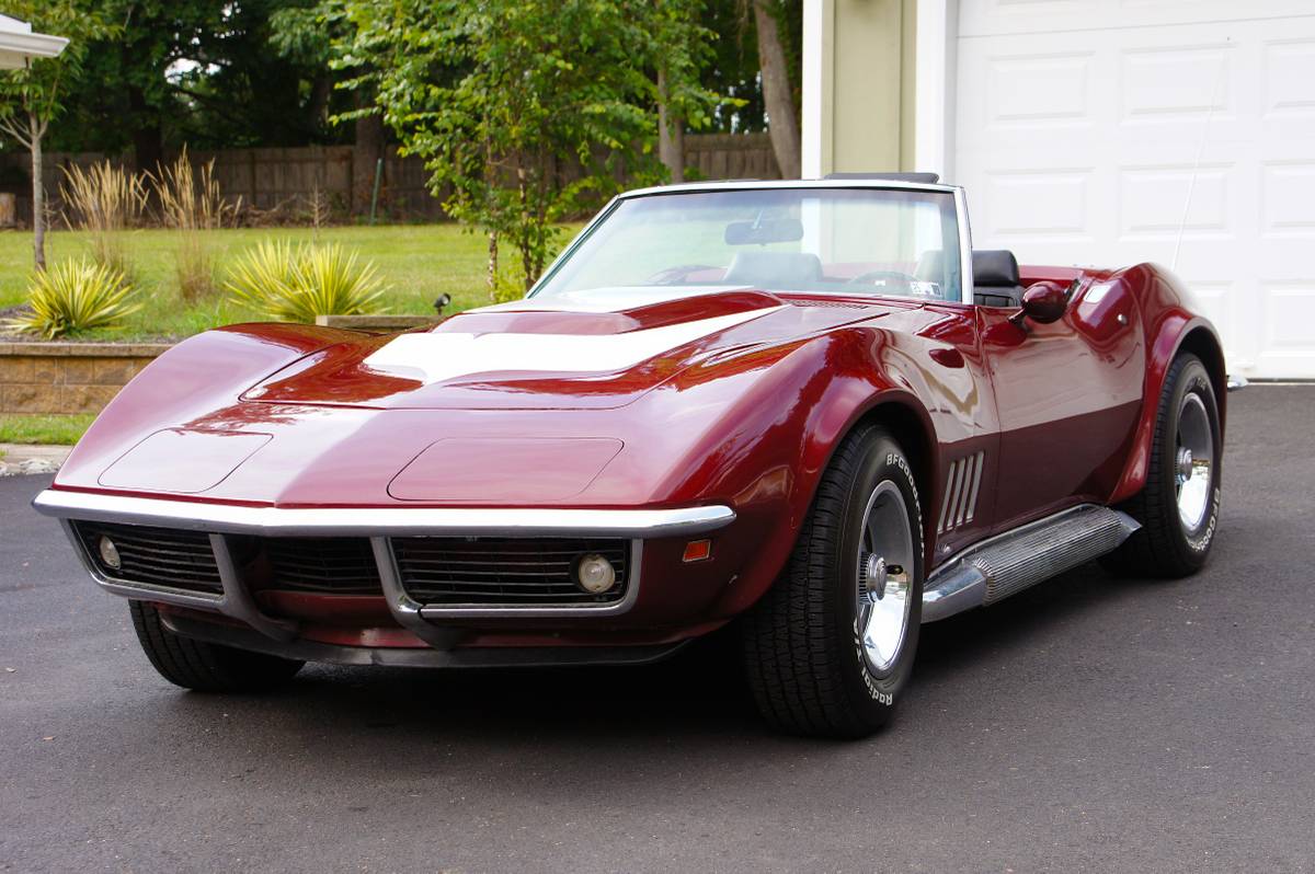 Chevrolet-corvette-stingray-convertible-1969-red-1