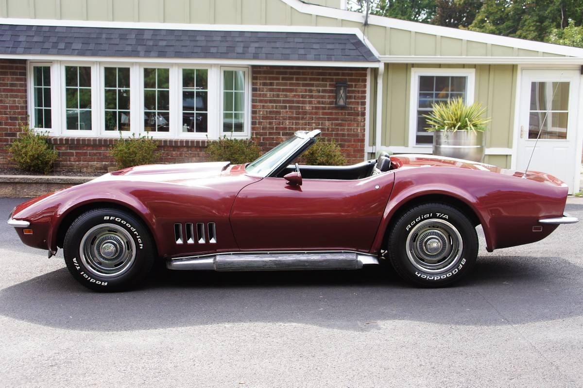 Chevrolet-corvette-stingray-convertible-1969-red-4