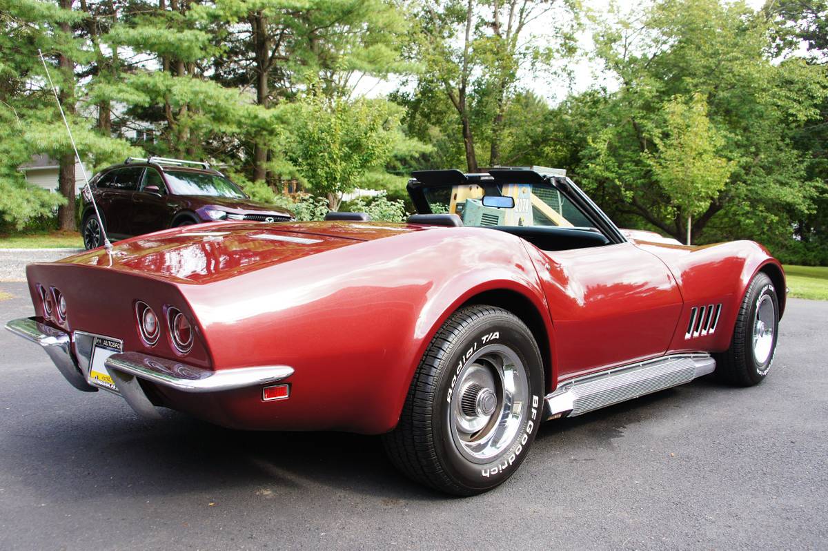 Chevrolet-corvette-stingray-convertible-1969-red-6