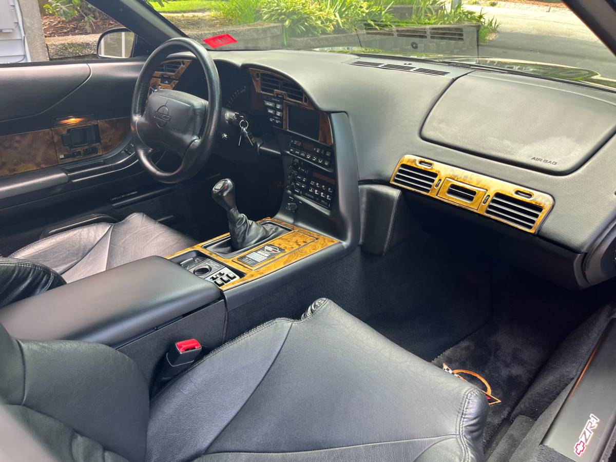 Chevrolet-corvette-zr1-1995-black-12