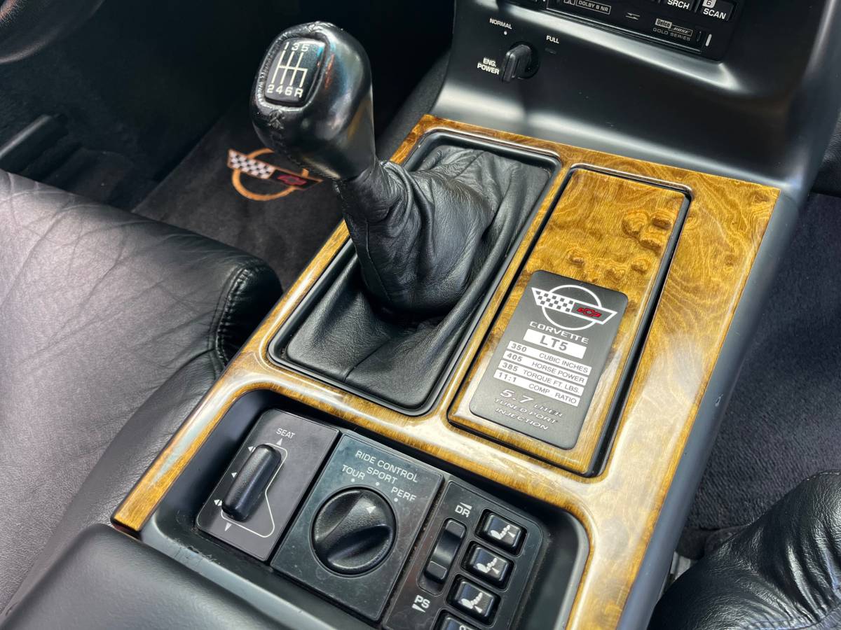 Chevrolet-corvette-zr1-1995-black-14