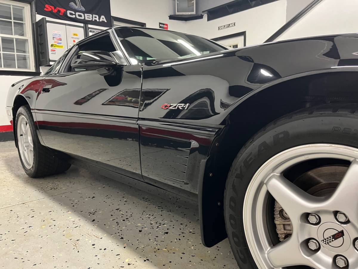 Chevrolet-corvette-zr1-1995-black-19