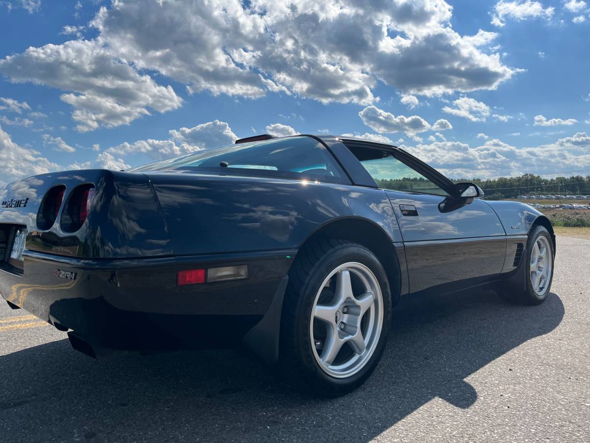 Chevrolet-corvette-zr1-1995-black-19