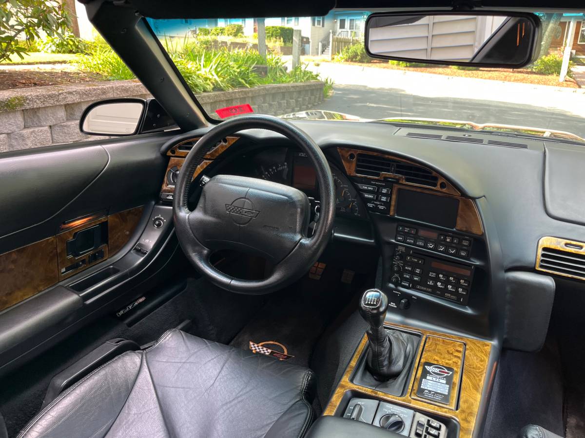 Chevrolet-corvette-zr1-1995-black-21