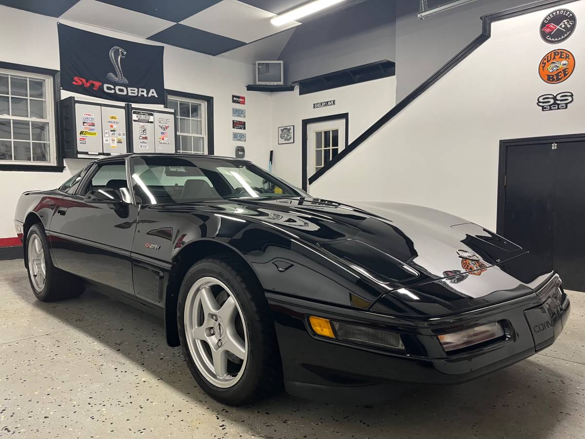 Chevrolet-corvette-zr1-1995-black-4