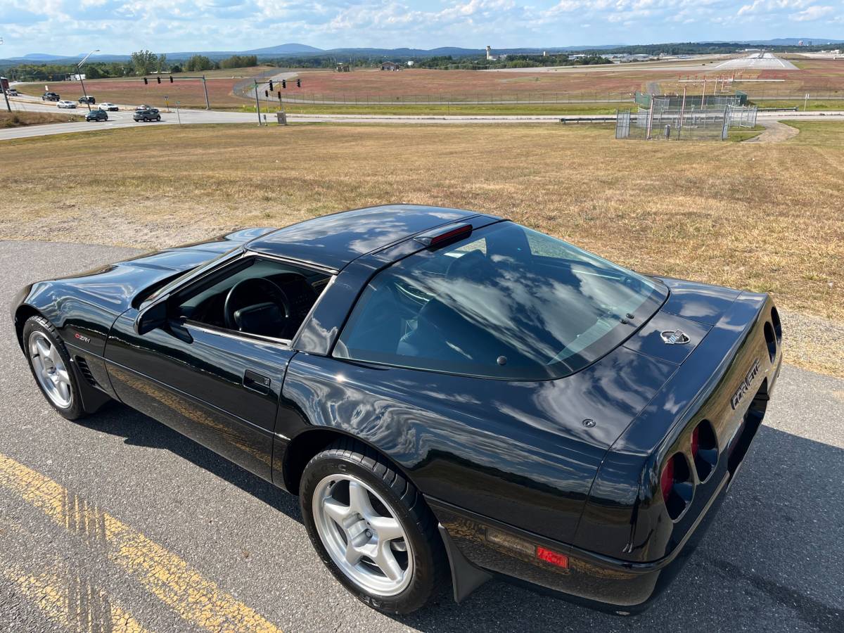Chevrolet-corvette-zr1-1995-black-5