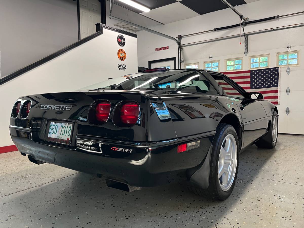 Chevrolet-corvette-zr1-1995-black-7