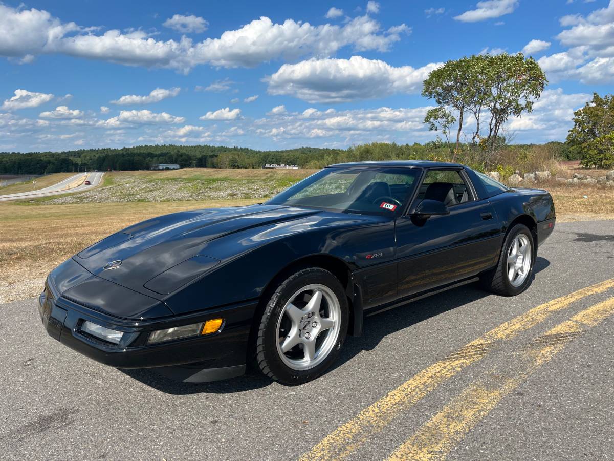 Chevrolet-corvette-zr1-1995-black-8