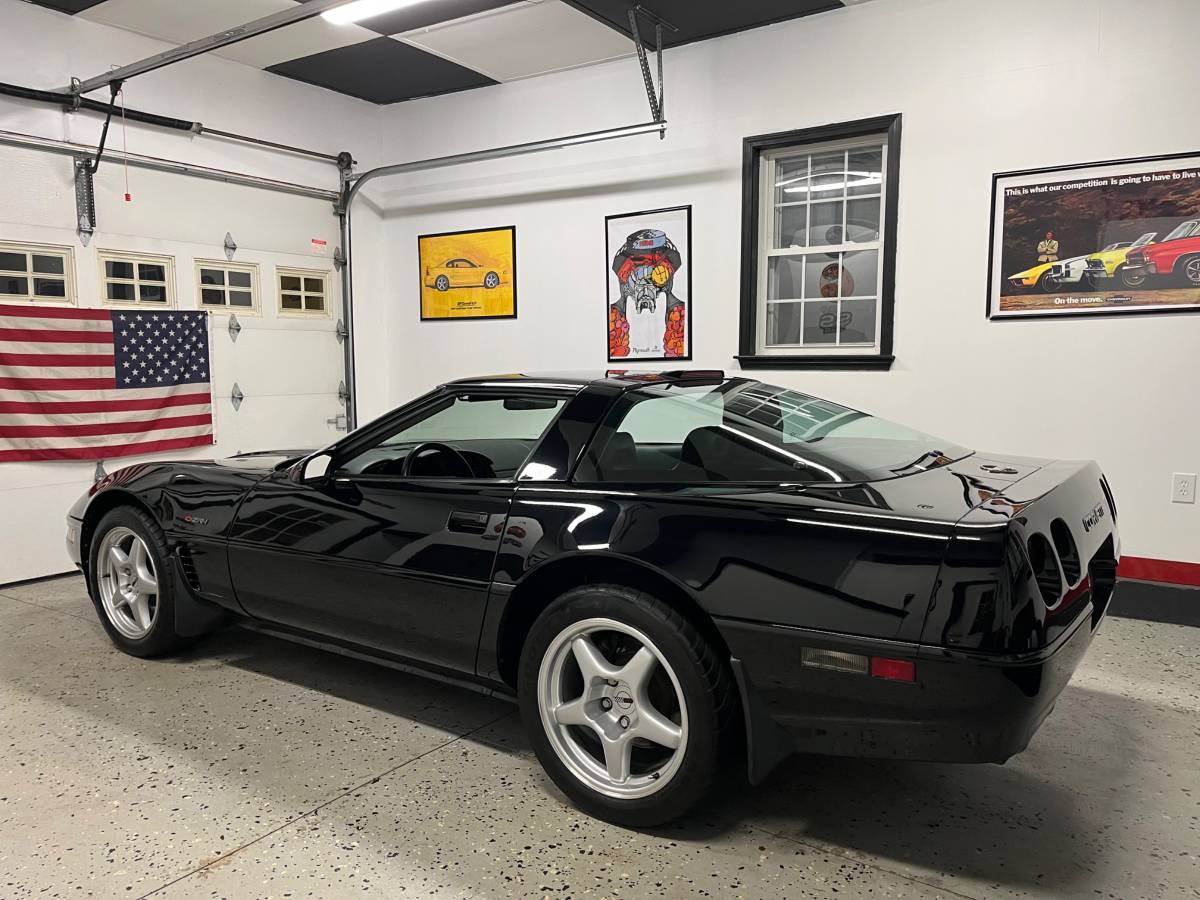 Chevrolet-corvette-zr1-1995-black-8