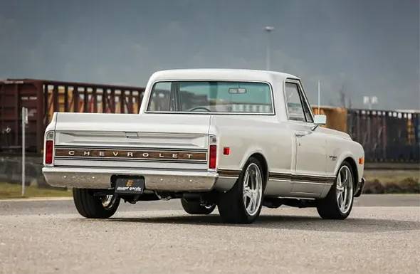 Chevrolet-cst10-1969-silver-2