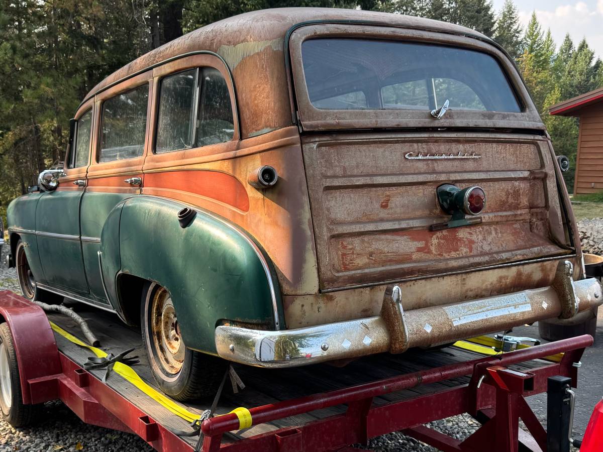 Chevrolet-deluxe-tin-woody-station-wagon-1952-green-2