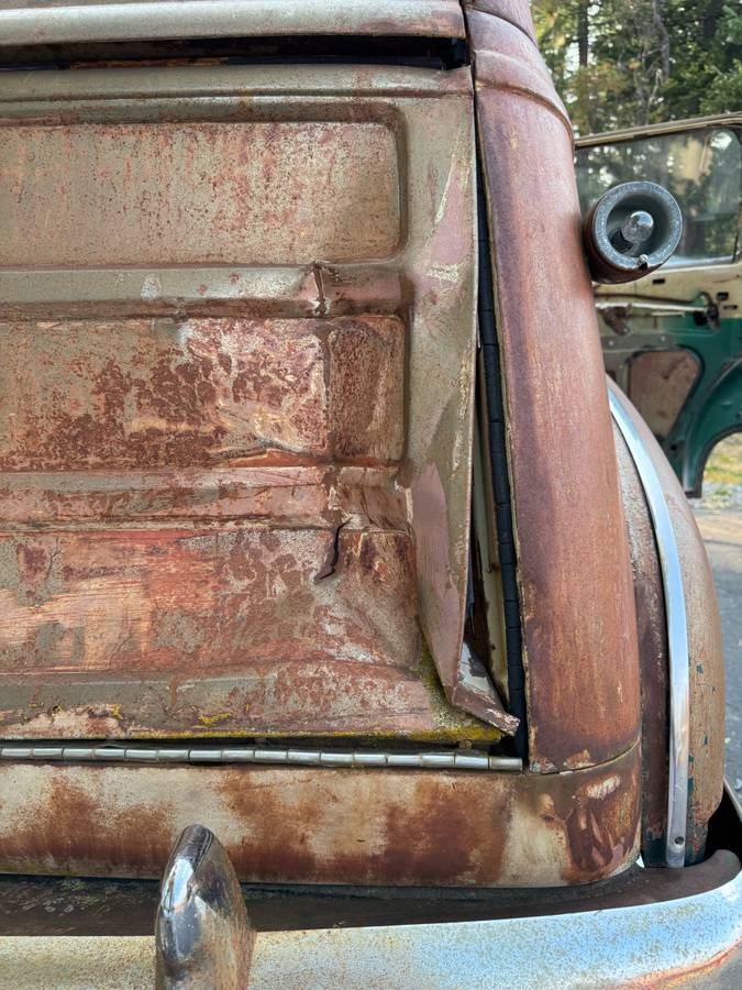 Chevrolet-deluxe-tin-woody-station-wagon-1952-green-4