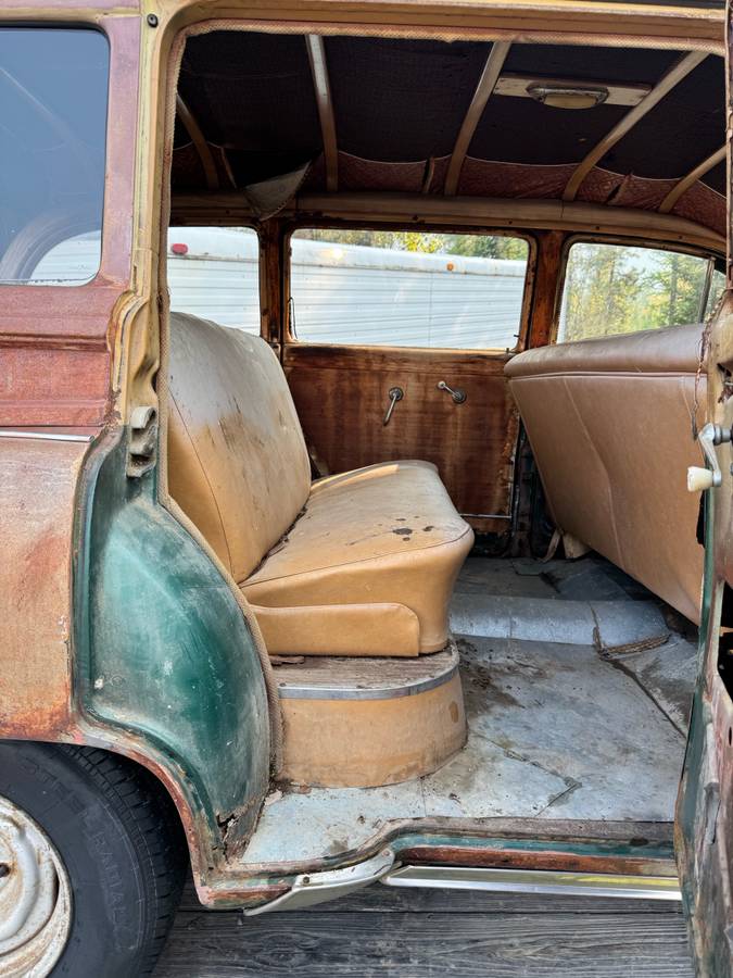 Chevrolet-deluxe-tin-woody-station-wagon-1952-green-7