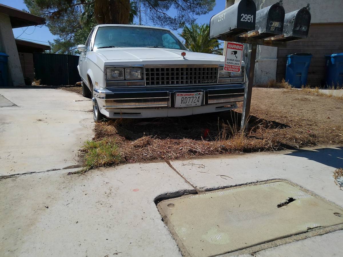 Chevrolet-el-camino-12-ton-1983-white-13