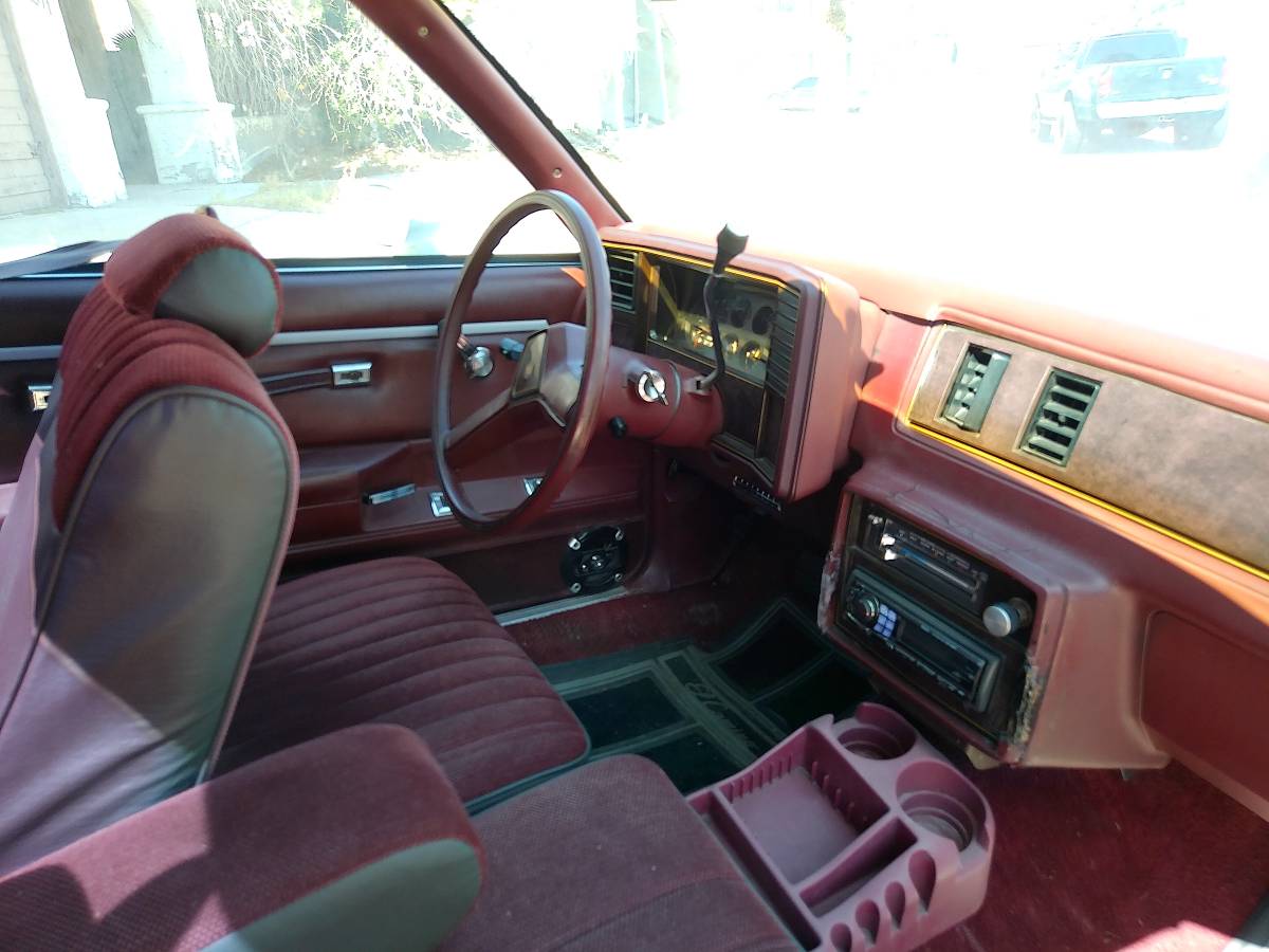 Chevrolet-el-camino-12-ton-1983-white-19