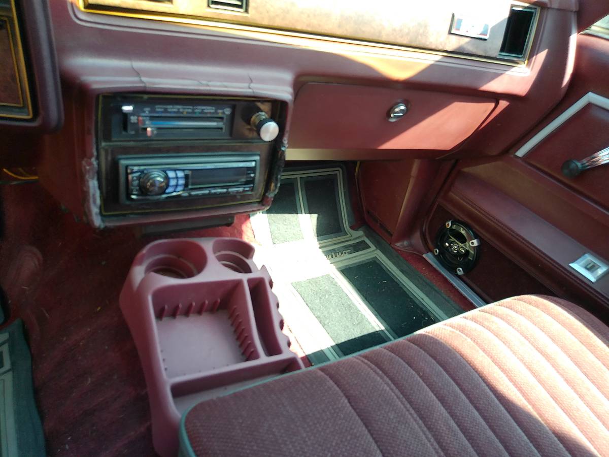 Chevrolet-el-camino-12-ton-1983-white-20