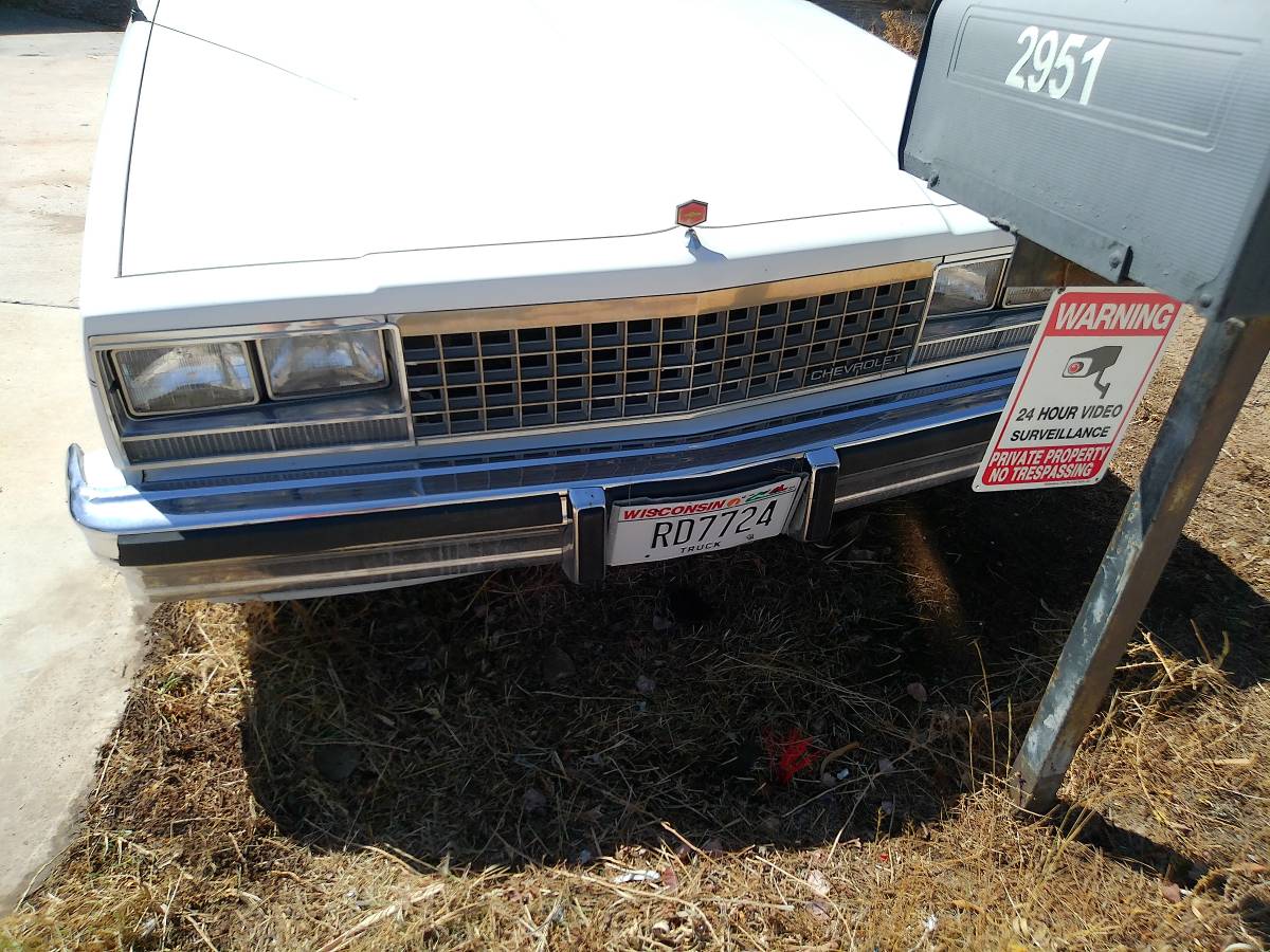 Chevrolet-el-camino-12-ton-1983-white-3