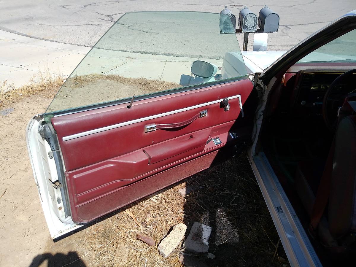 Chevrolet-el-camino-12-ton-1983-white-4
