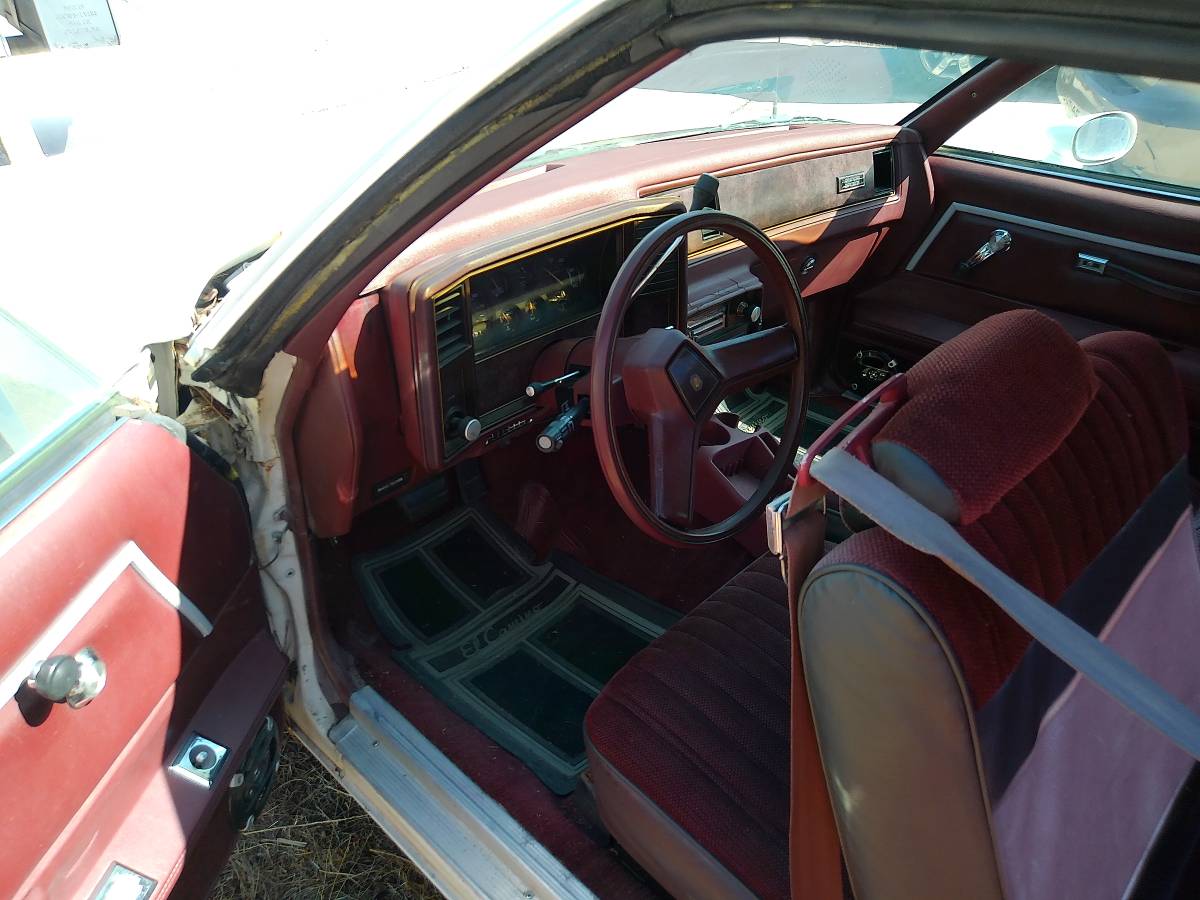 Chevrolet-el-camino-12-ton-1983-white-7