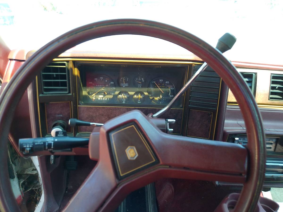 Chevrolet-el-camino-12-ton-1983-white-9
