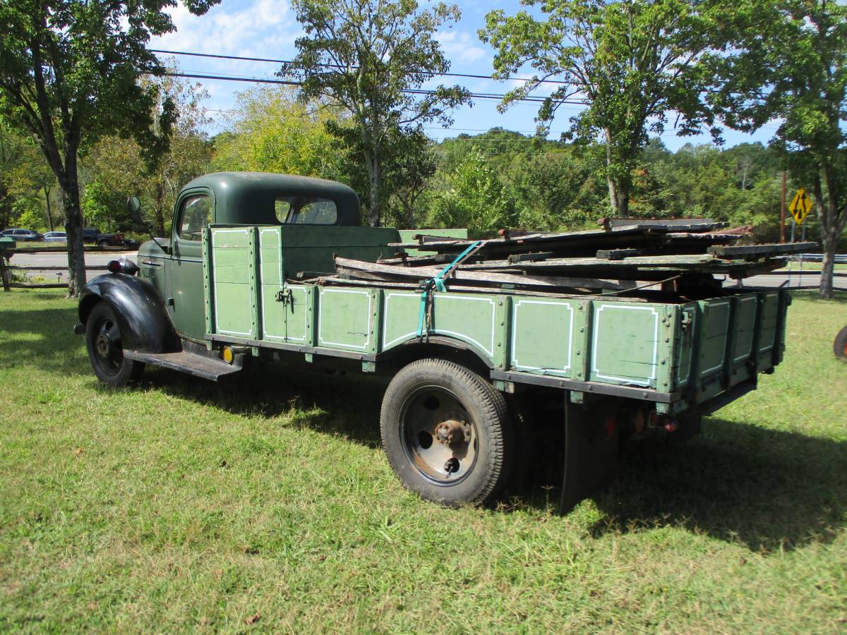 Chevrolet-farm-truck-1939-white-1