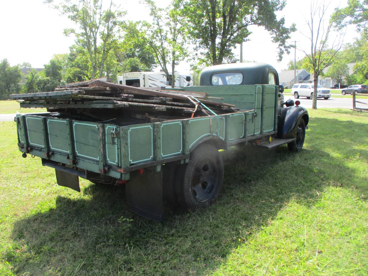 Chevrolet-farm-truck-1939-white-3