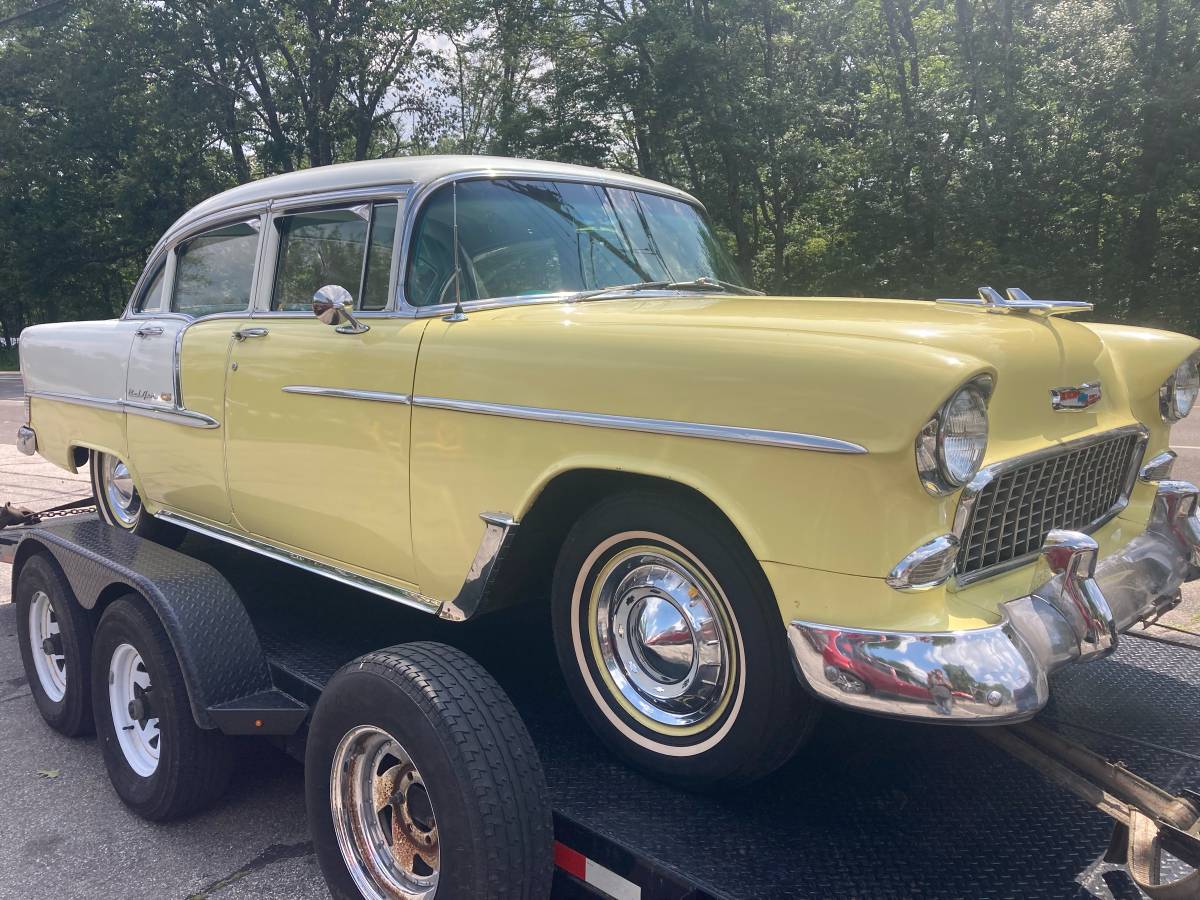 Chevrolet-four-door-1955-yellow-3