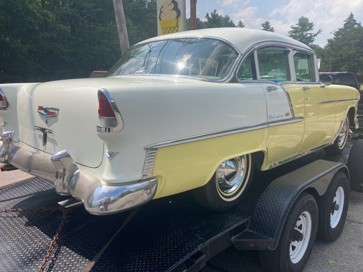 Chevrolet-four-door-1955-yellow-4