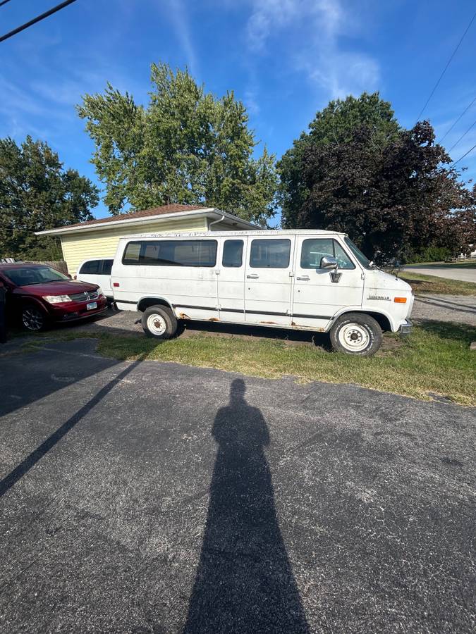 Chevrolet-g-series-1-ton-nominal-1993-white-1