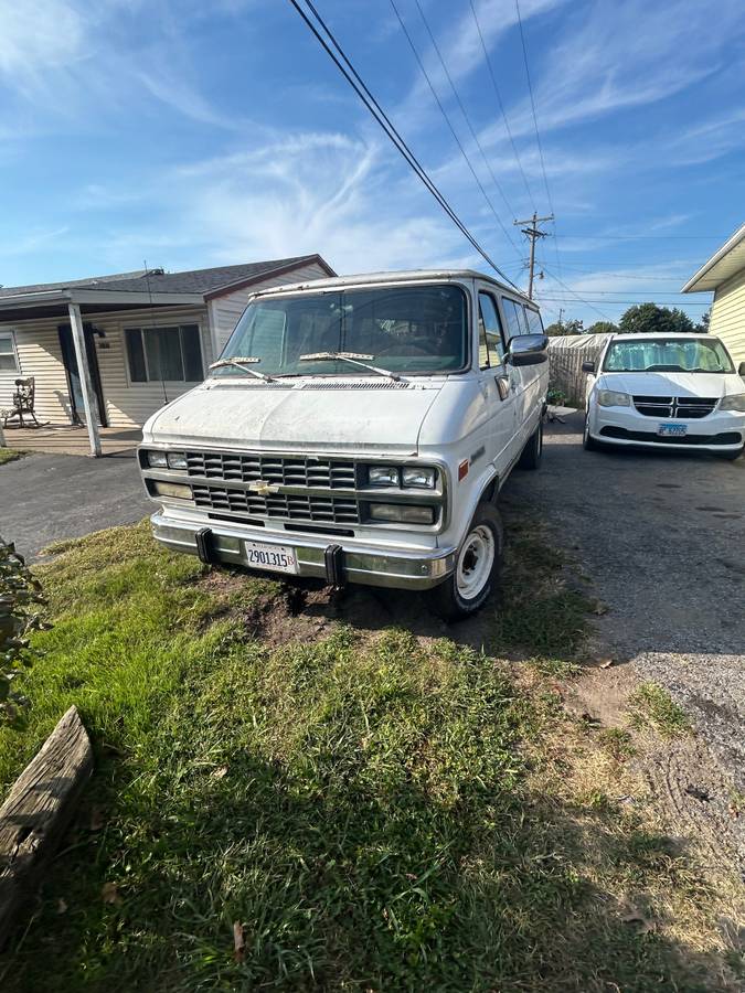 Chevrolet-g-series-1-ton-nominal-1993-white-2