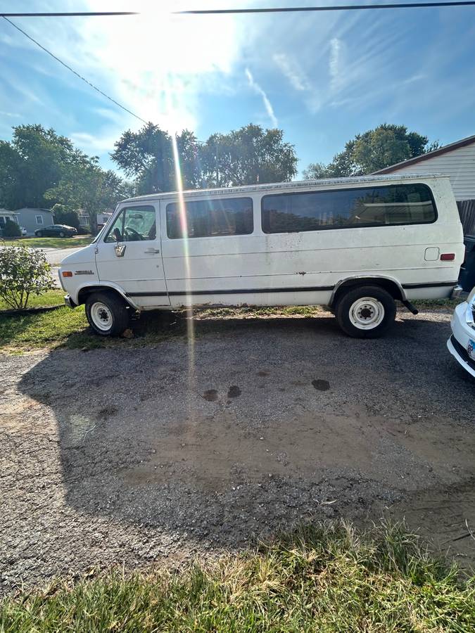 Chevrolet-g-series-1-ton-nominal-1993-white-3
