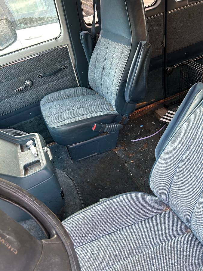 Chevrolet-g-series-1-ton-nominal-1993-white-5