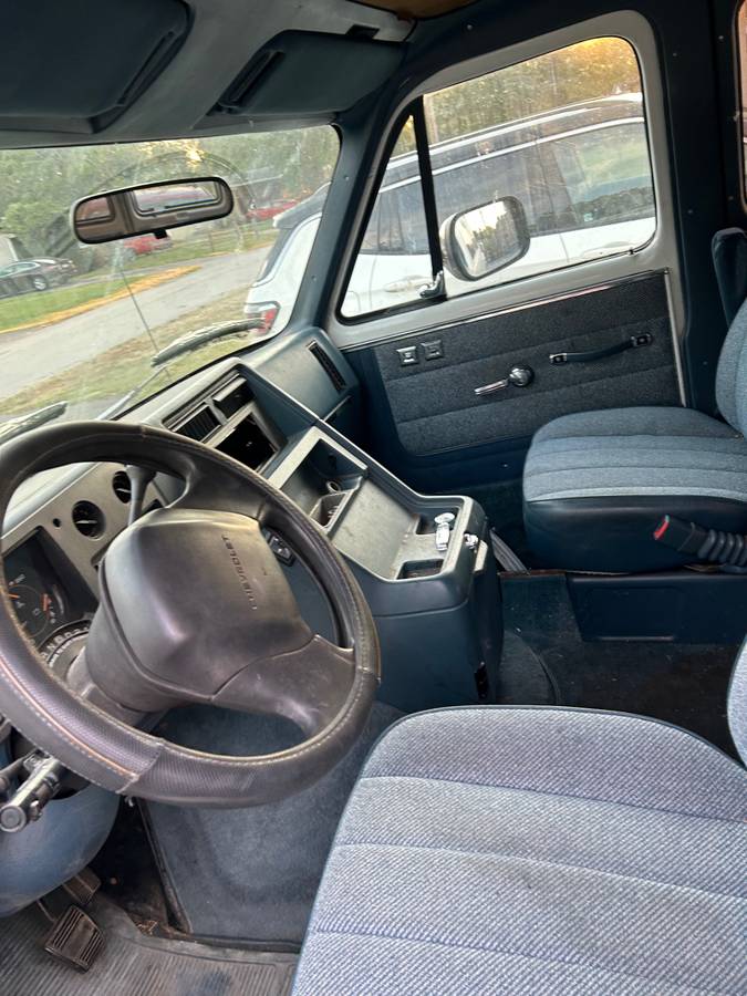 Chevrolet-g-series-1-ton-nominal-1993-white-6
