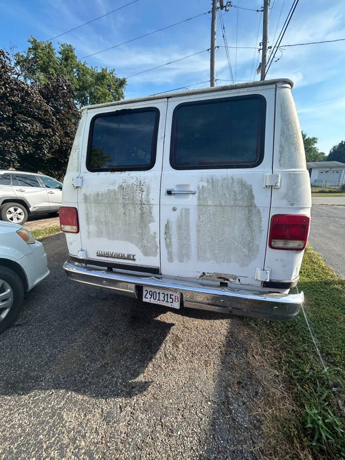 Chevrolet-g-series-1-ton-nominal-1993-white