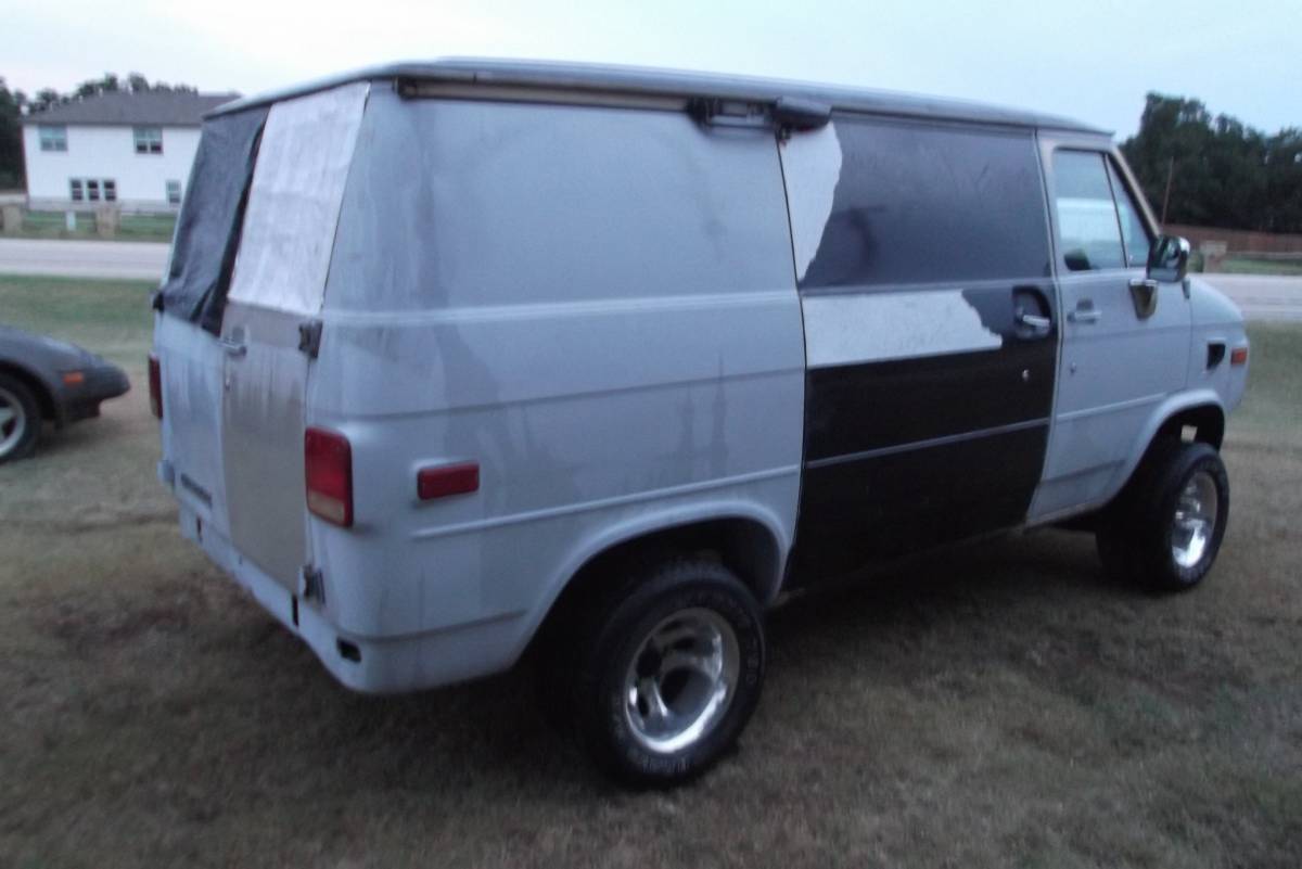 Chevrolet-g-series-12-ton-van-1986-grey-1