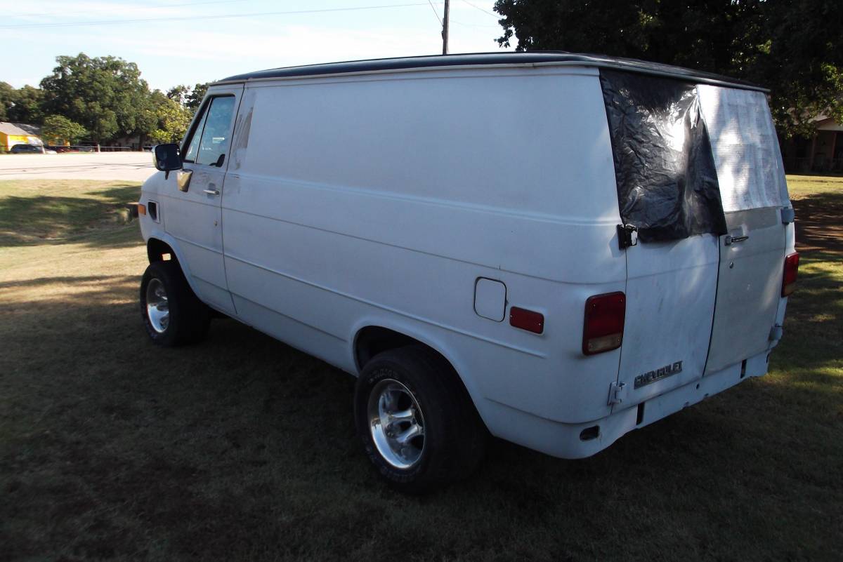 Chevrolet-g-series-12-ton-van-1986-grey-2