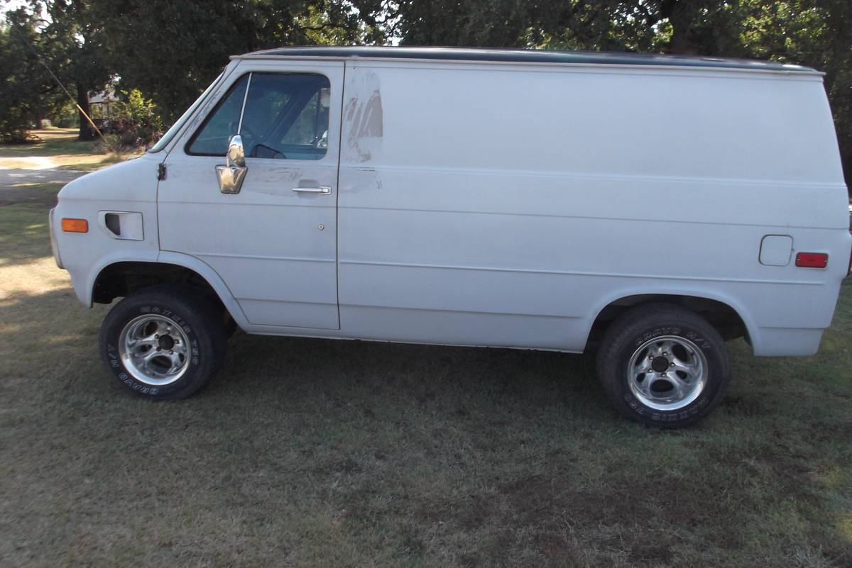 Chevrolet-g-series-12-ton-van-1986-grey-3