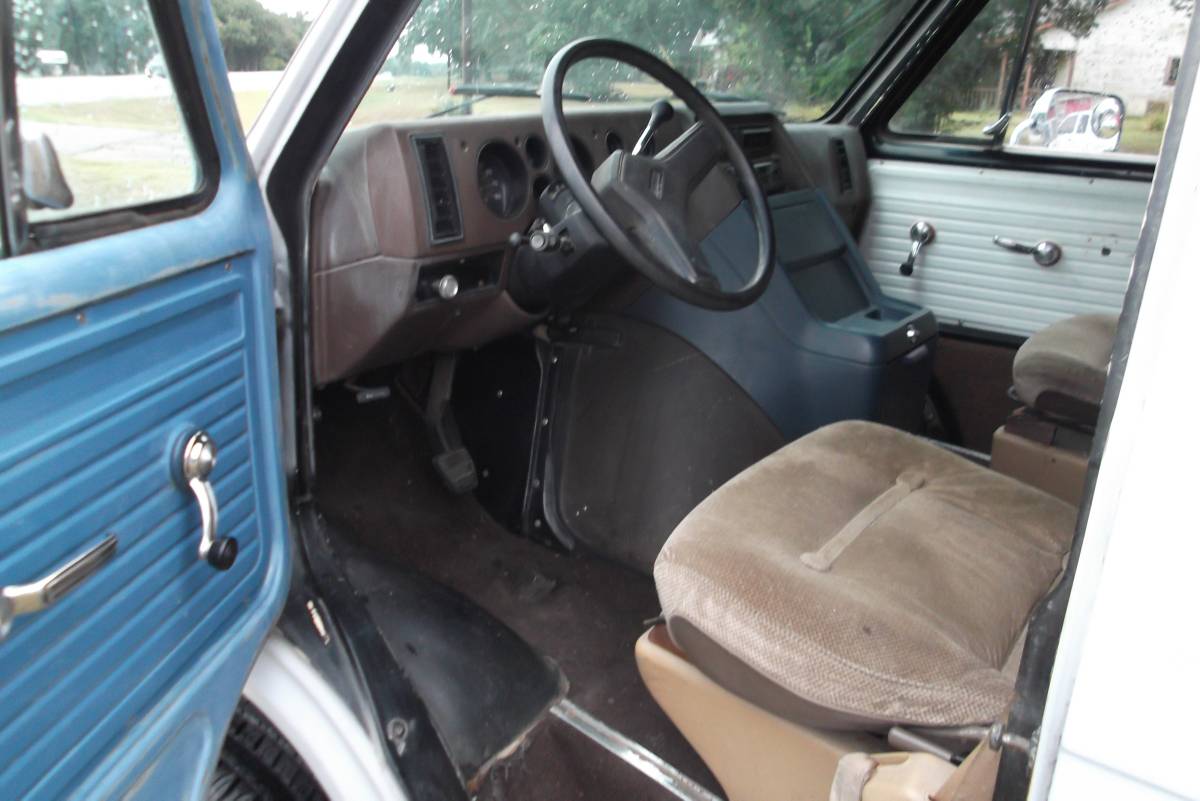 Chevrolet-g-series-12-ton-van-1986-grey-8