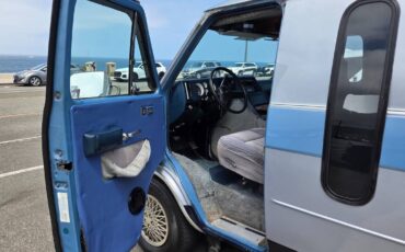 Chevrolet-g-series-34-ton-diesel-1983-blue-10