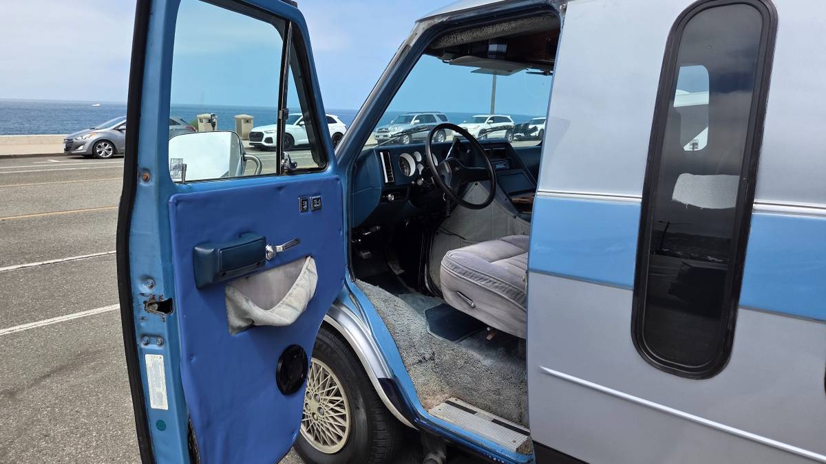 Chevrolet-g-series-34-ton-diesel-1983-blue-10