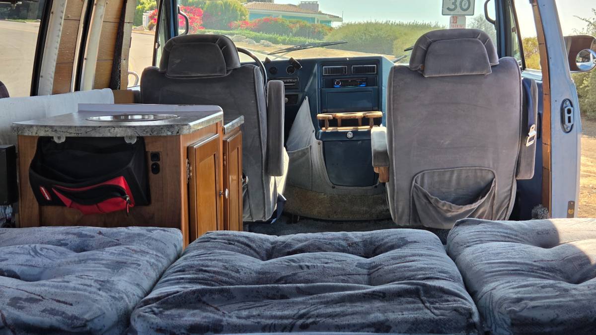 Chevrolet-g-series-34-ton-diesel-1983-blue-18
